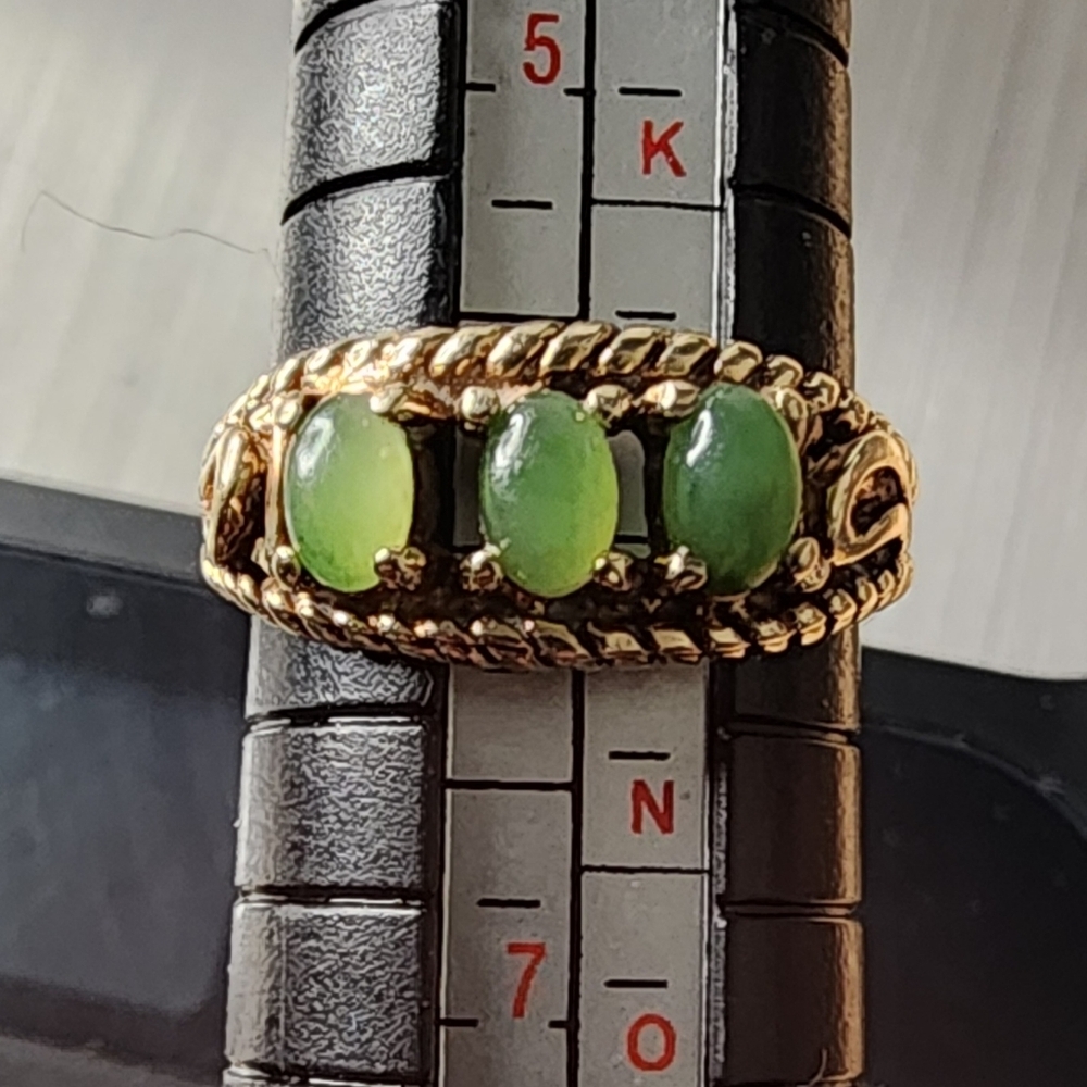 TOSKAL 1OK GOLD & JADE SIZE 6 RING